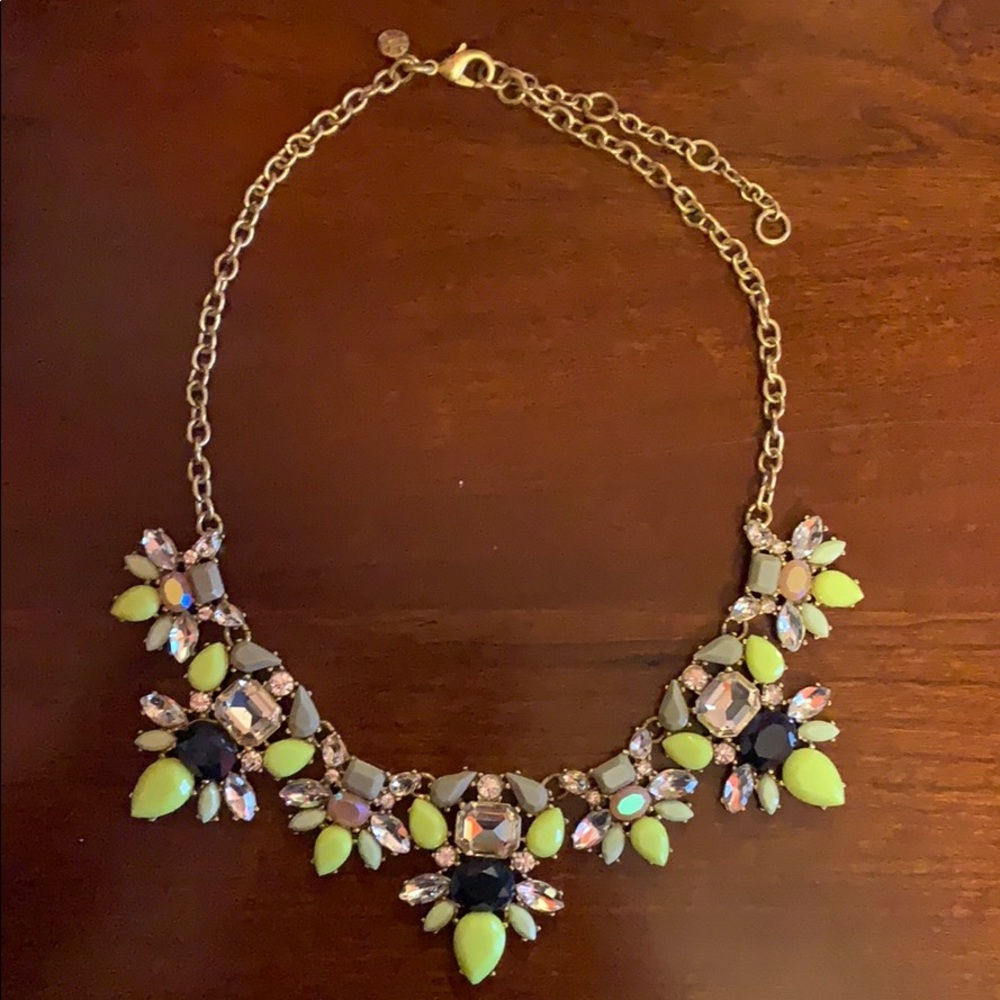 💚 Beautiful Jeweled Necklace 💙